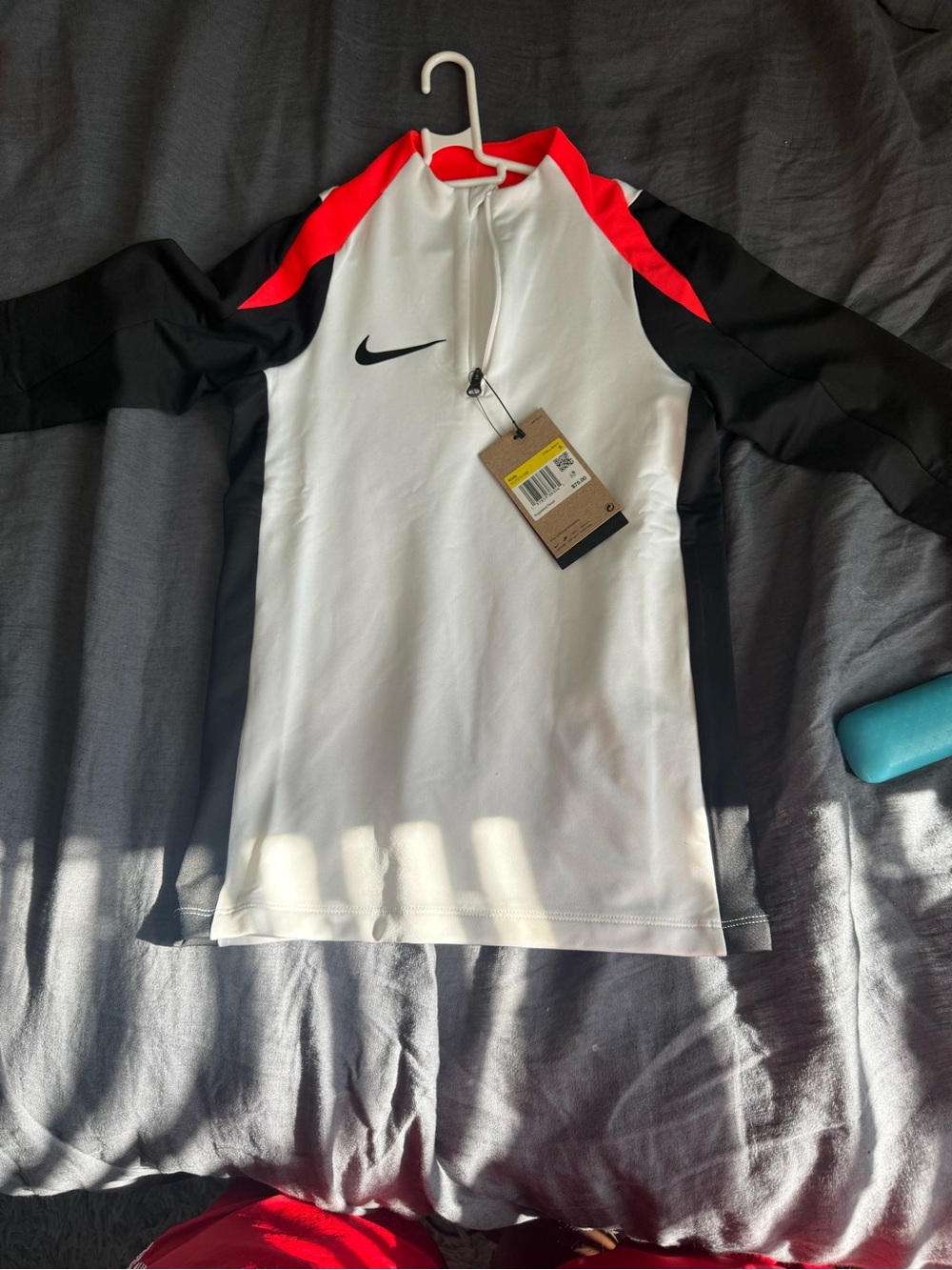 ᑎIKE KIᗪS DᖇI-ᖴIT STᖇIKE 24 ᗪᖇIᒪᒪ TOᑭ - SZ S (Slim Fit)

 FD7573-010
Nike Youth - Picture 4 of 6
